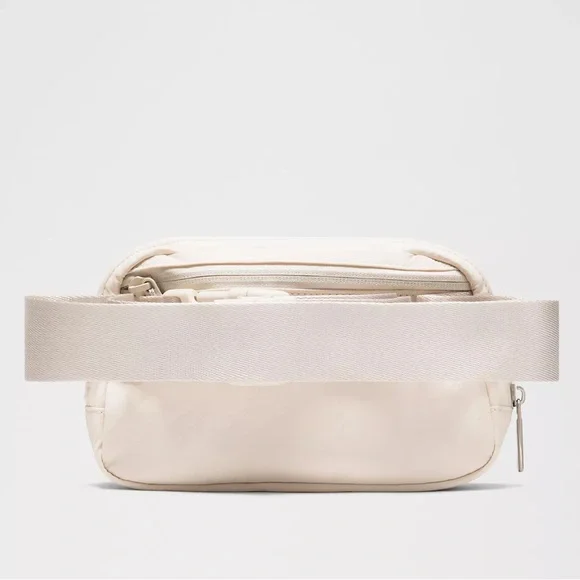 Lululemon Everywhere Belt Bag Cream Silver - Picture 2 of 7
